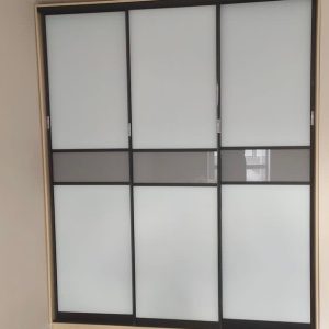 Розсувна система з фарбованим склом