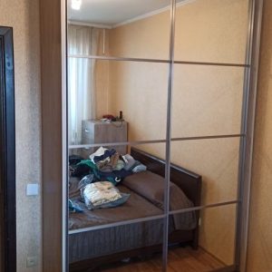 Розсувна система з дзеркалом з перемичками